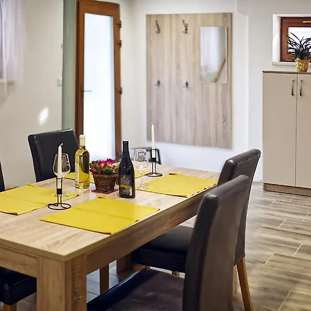 Nice Accomodation 3 In Апартаменты Микулов