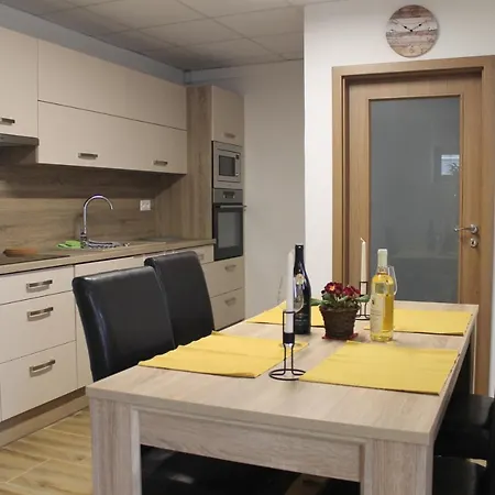 Апартаменты Nice Accomodation 3 In Микулов