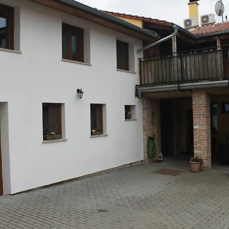 Апартаменты Nice Accomodation 3 In Микулов